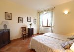 Farmhouse with dependance, land and swimming pool for sale in Amandola, Fermo, Marche