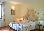 Farmhouse with dependance, land and swimming pool for sale in Amandola, Fermo, Marche