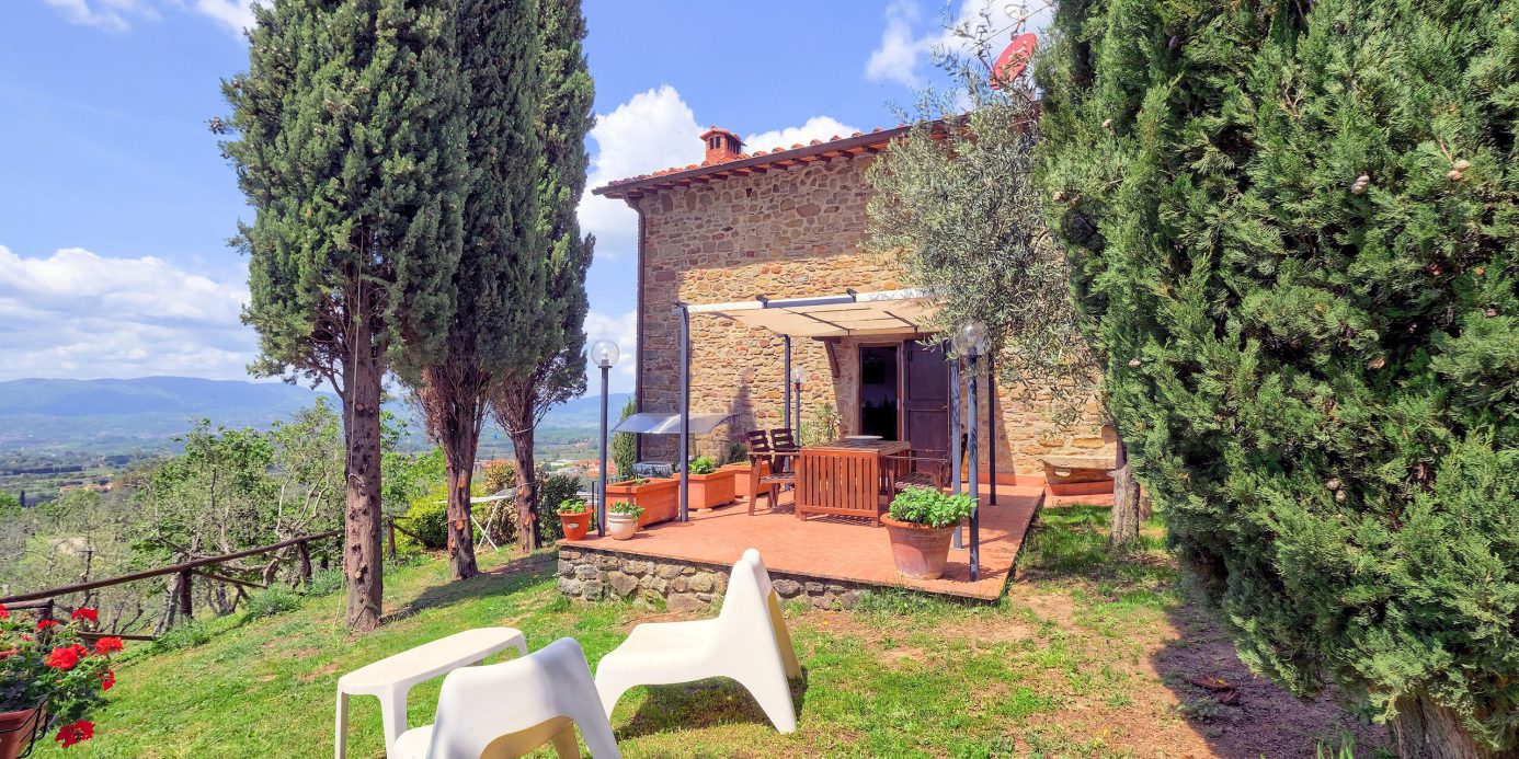 Tuscan style farmhouse with swimming pool park and outbuilding in the panoramic Reggello area