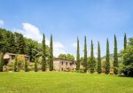 Superb Estate with a swimming-pool, tennis court on the hills of Lucca