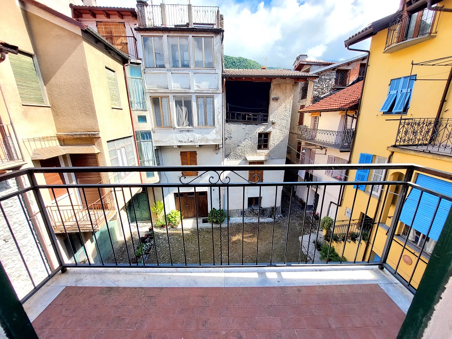 House overlooking an ancient courtyard in the center of Ormea