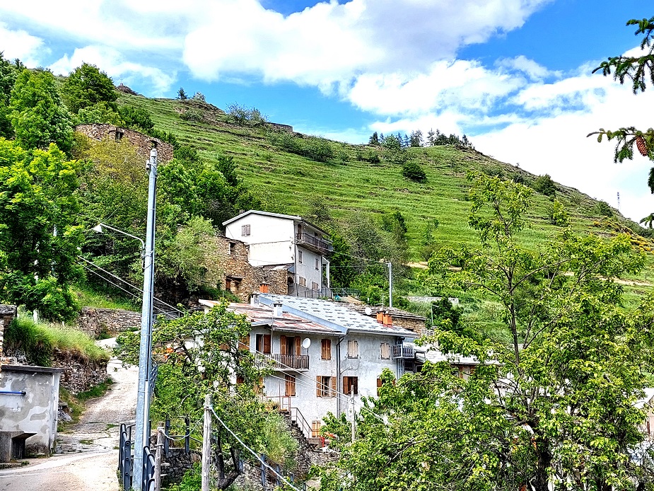 Apartment with land in an alpine village