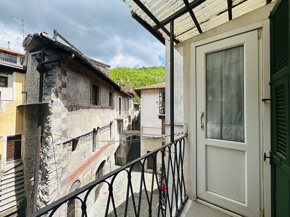 Semi-detached house with panoramic terrace.