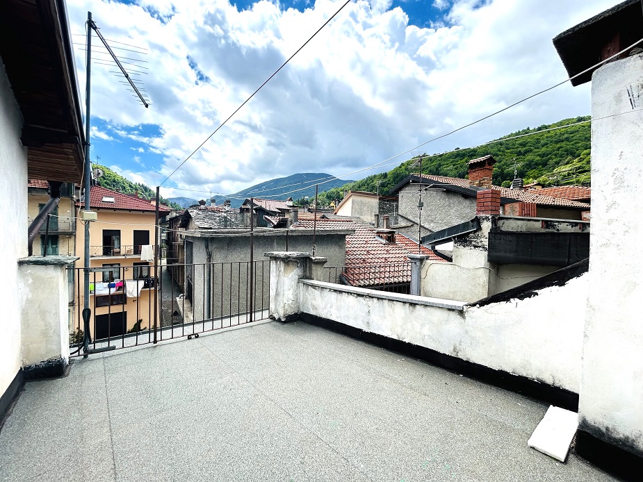 Semi-detached house with panoramic terrace.