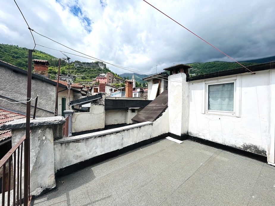 Semi-detached house with panoramic terrace.