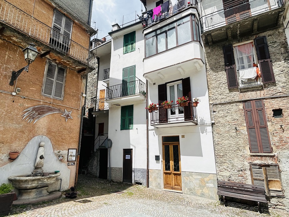 Semi-detached house with panoramic terrace.