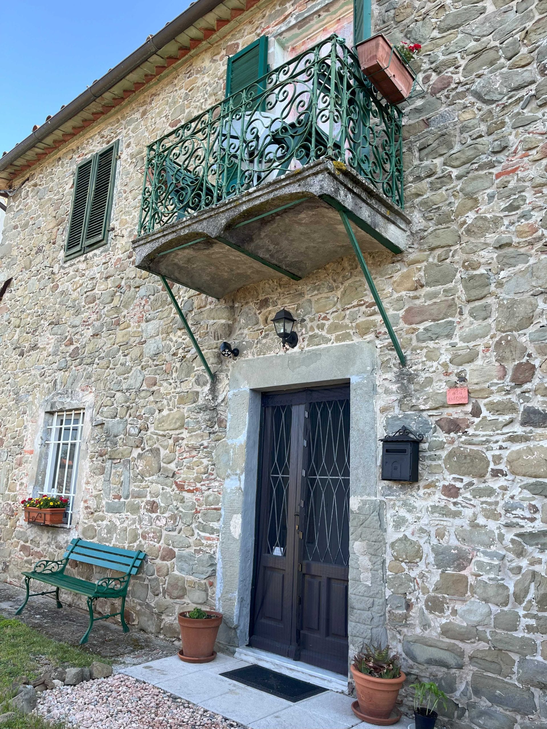 Detached house near Bagni di Lucca, Tuscany (110,000 Euro: cash sale)