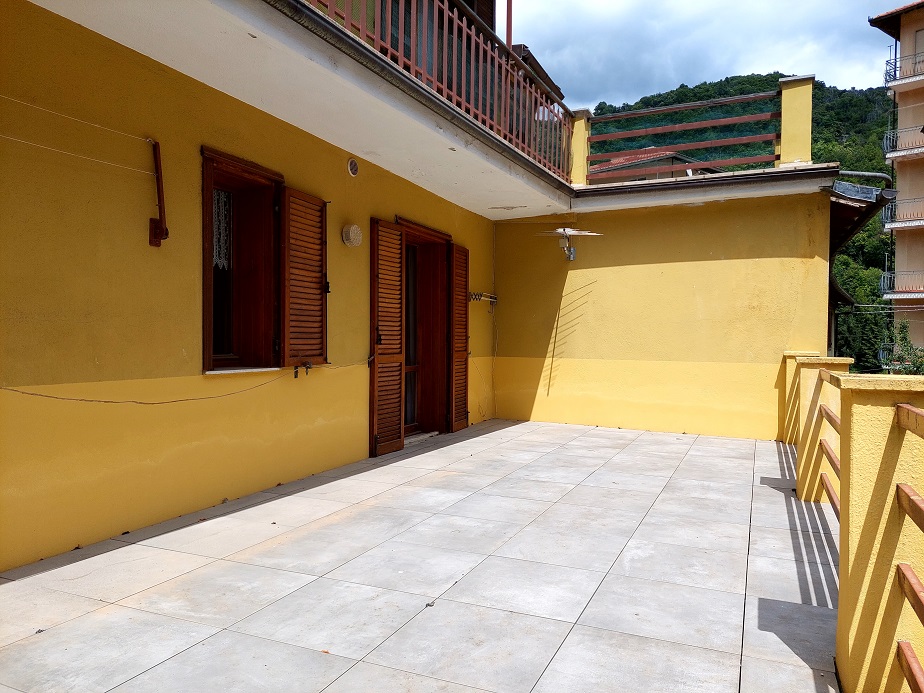 Four-room apartment with large terrace