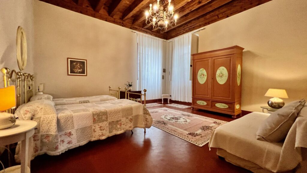 Villa with park and swimming pool Lucca