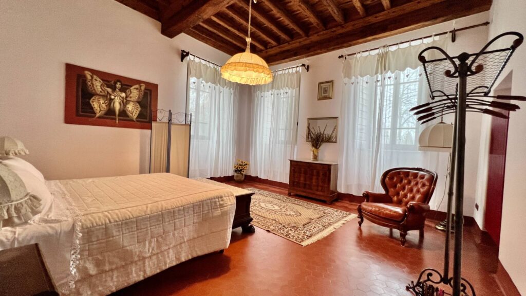 Villa with park and swimming pool Lucca