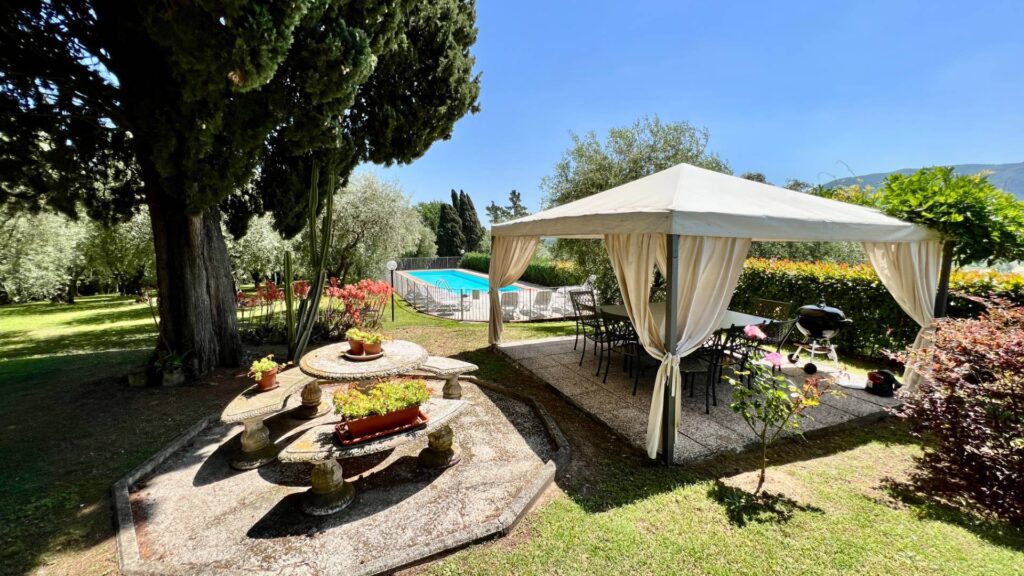 Villa with park and swimming pool Lucca