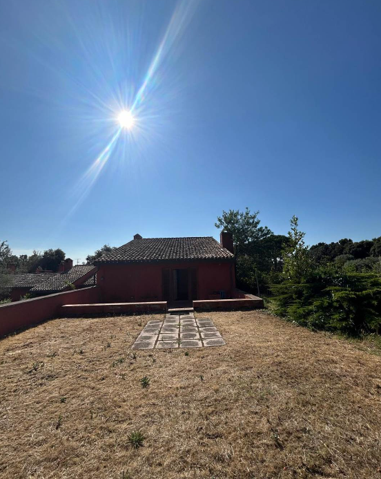 Terraced house surrounded by a 10.000 private outdoor space