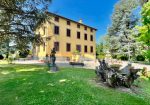 Villa with park and swimming pool Lucca