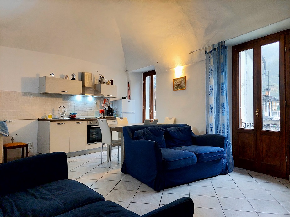 Large renovated apartment in Via Roma