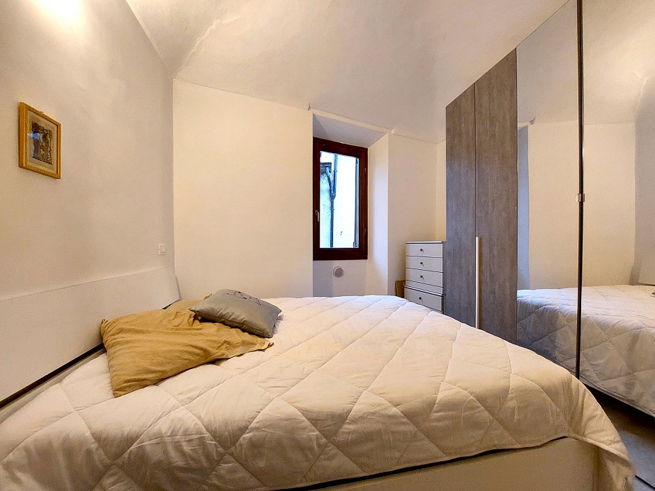 Large renovated apartment in Via Roma