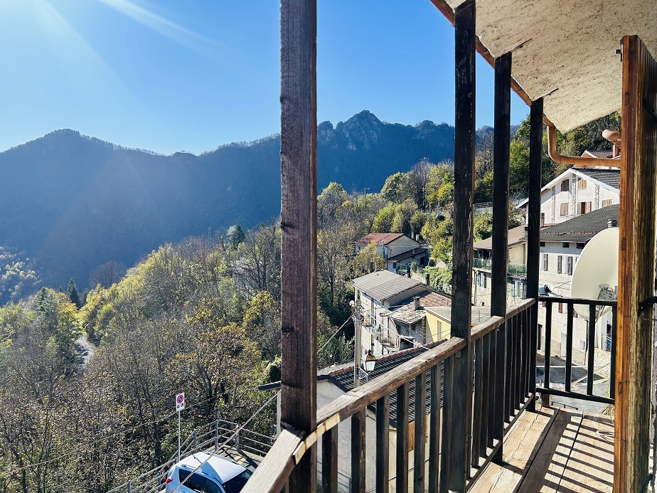 Semi-detached house in panoramic position.