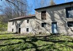 Detached rustic house with 19,000 m2 of land