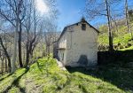 Detached rustic house with 19,000 m2 of land