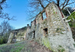 Large stone farmhouse with 18,000 m2 of land.