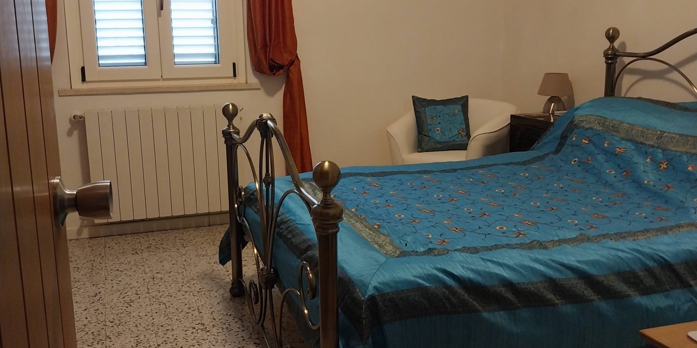 Family property 30 minutes from Pescara airport and beaches, 1 hour from national parks and ski slopes, panoramic views of Abruzzo and just 10 minutes of the vibrant towns of Loreto Aprutino and Penne