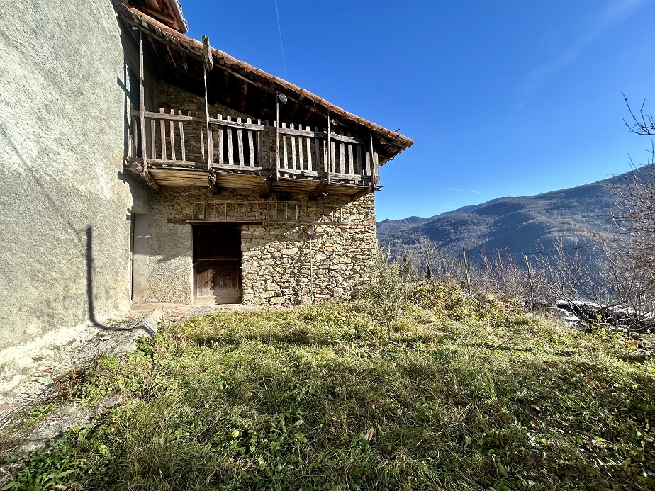 Detached farmhouse with land