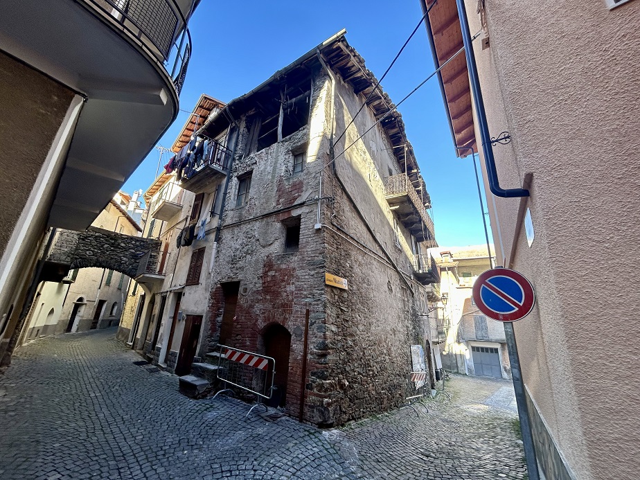 House free on three sides with warehouse and cellars.