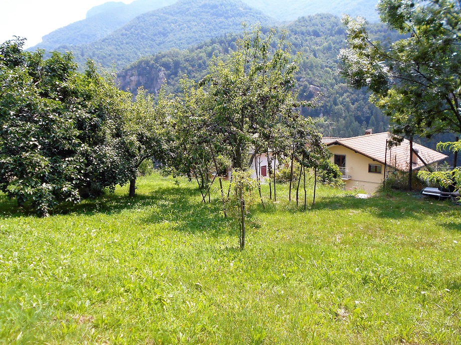 Semi-detached villa near the center of Ormea.