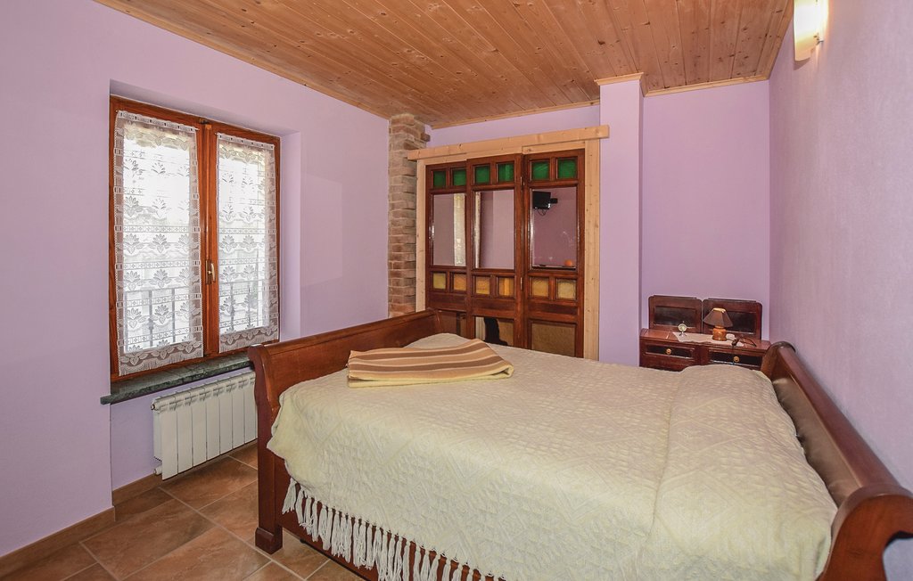 For sale an entire typical Piedmontese house in the municipality of Camerano Casasco (At)