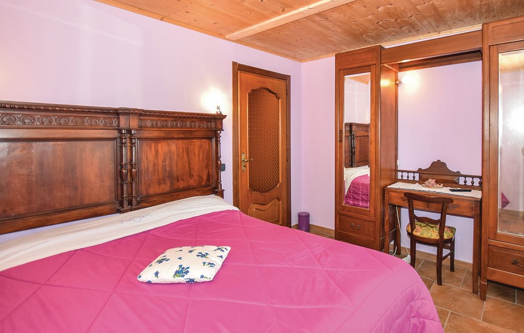 For sale an entire typical Piedmontese house in the municipality of Camerano Casasco (At)