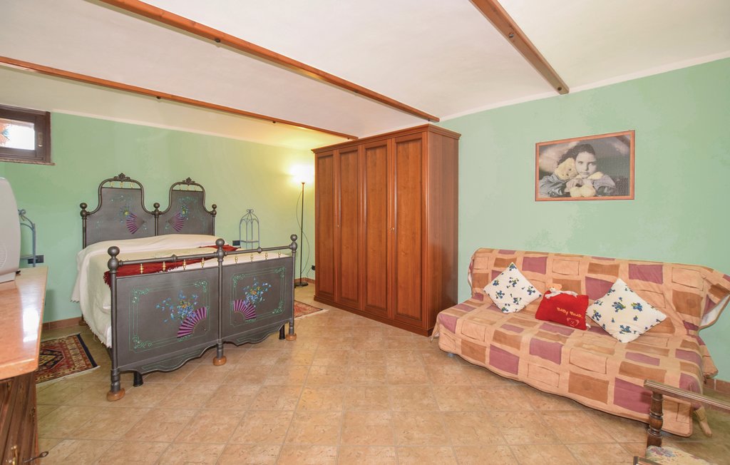 For sale an entire typical Piedmontese house in the municipality of Camerano Casasco (At)