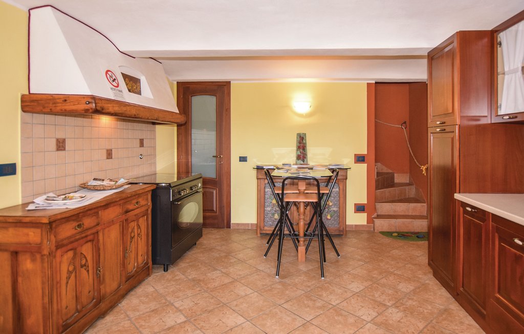 For sale an entire typical Piedmontese house in the municipality of Camerano Casasco (At)