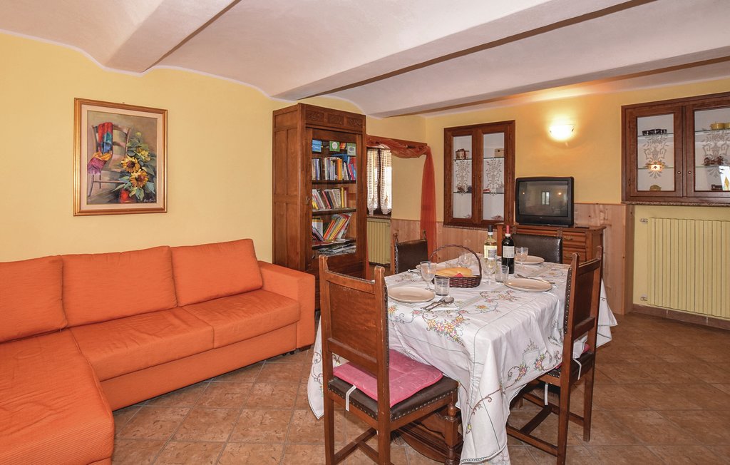 For sale an entire typical Piedmontese house in the municipality of Camerano Casasco (At)