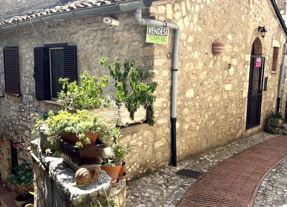 Beautiful stone house for sale in Veroli, Lazio region. Two homes for the price of one, renovated and partially furnished.