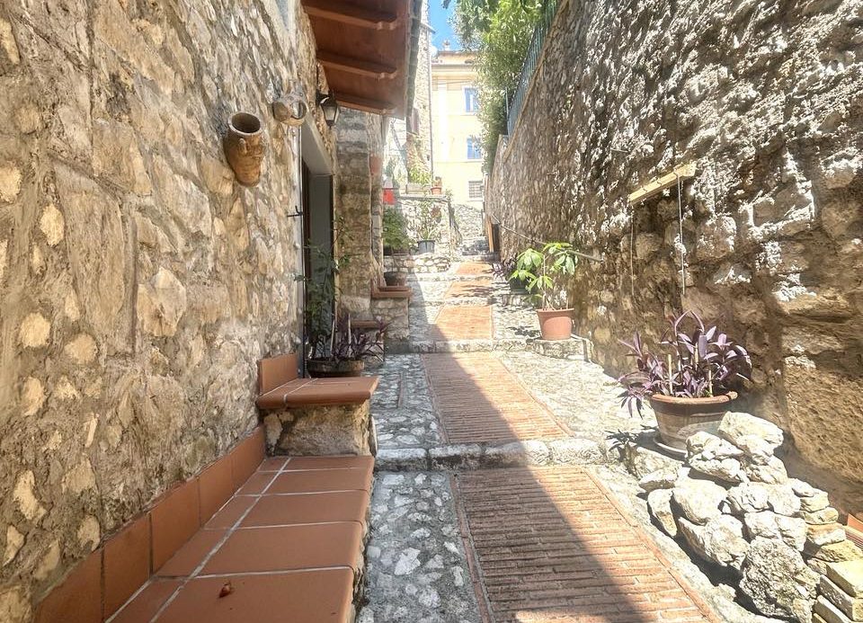 Beautiful stone house for sale in Veroli, Lazio region. Two homes for the price of one, renovated and partially furnished.