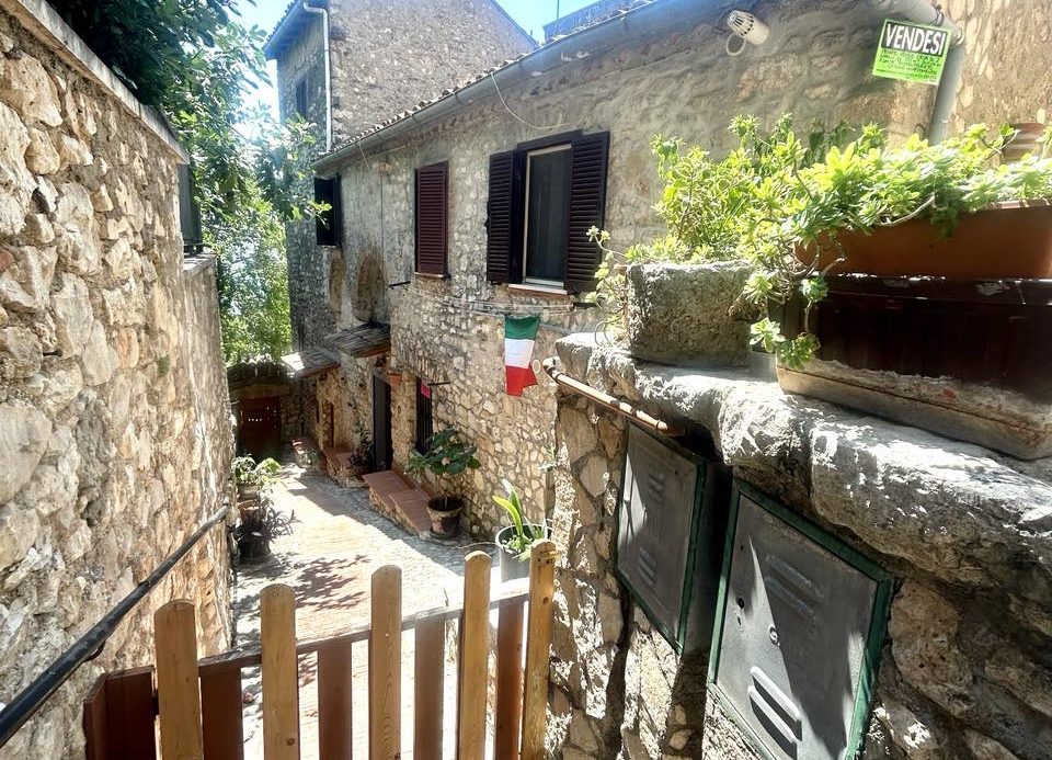 Beautiful stone house for sale in Veroli, Lazio region. Two homes for the price of one, renovated and partially furnished.