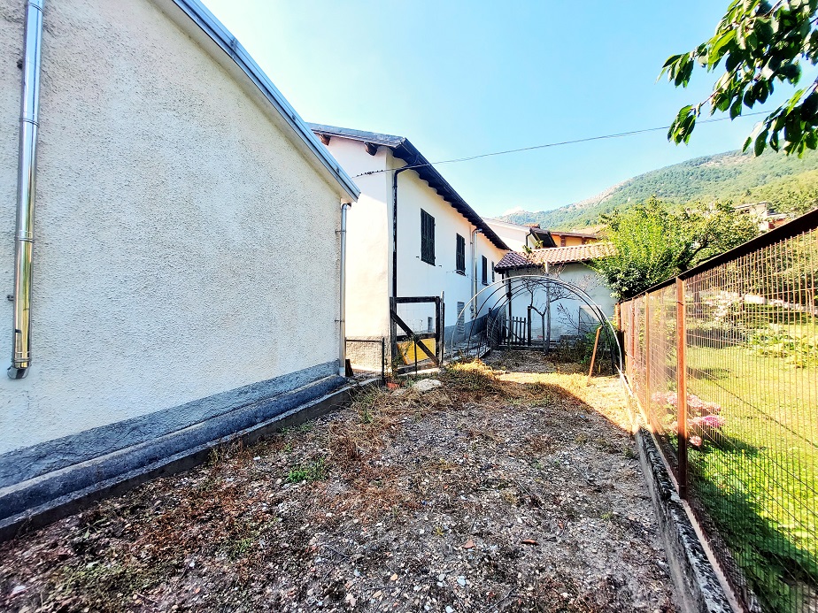 Semi-detached house with garage and garden