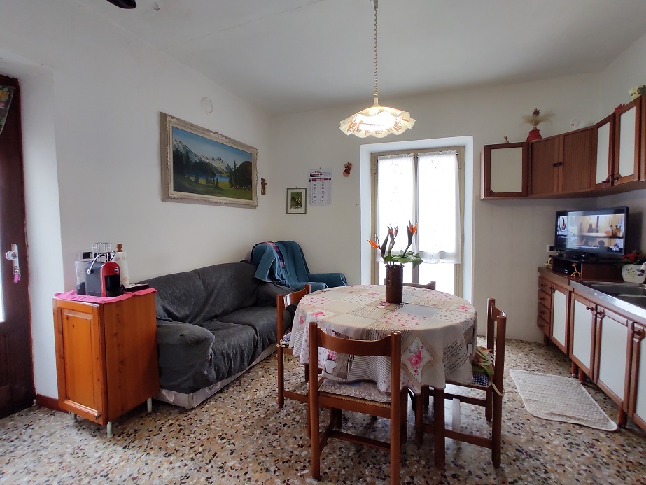 Semi-detached house with garage and garden