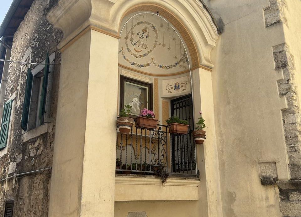 Beautiful stone house for sale in Veroli, Lazio region. Two homes for the price of one, renovated and partially furnished.