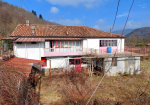 Small Piedmontese farmhouse with vegetable garden and large storage rooms