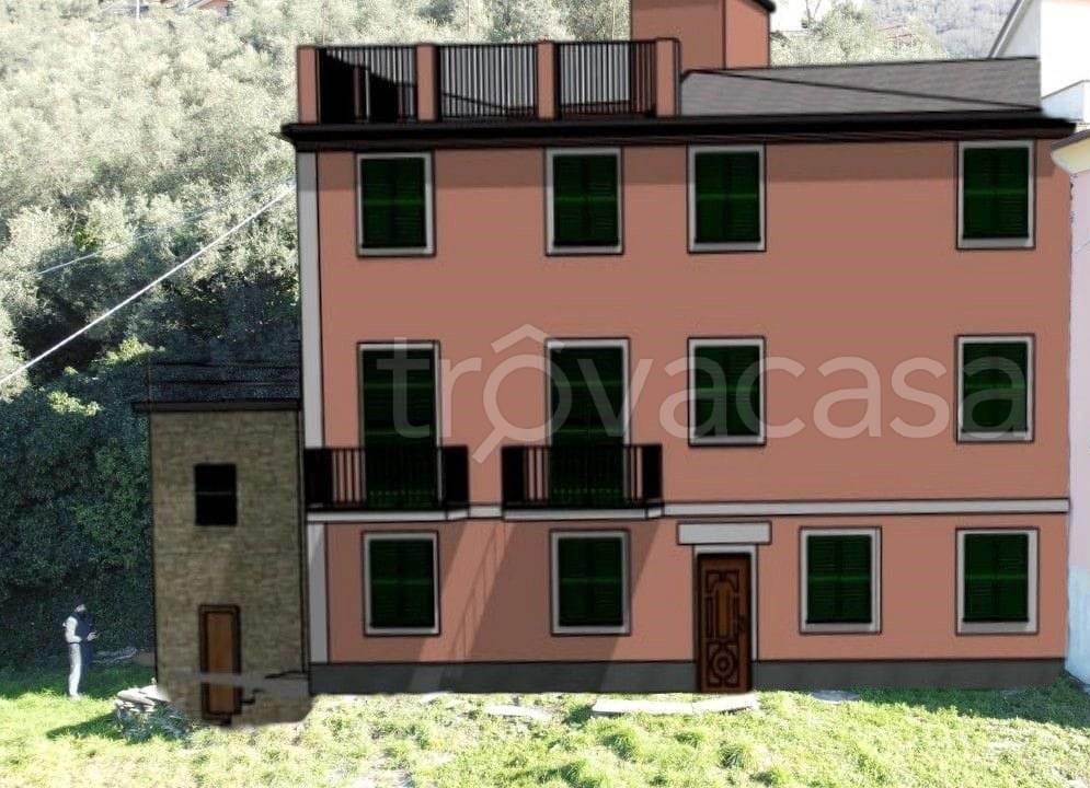 Rustic house with approved renovation project into three apartments in Cogorno, Lavagna