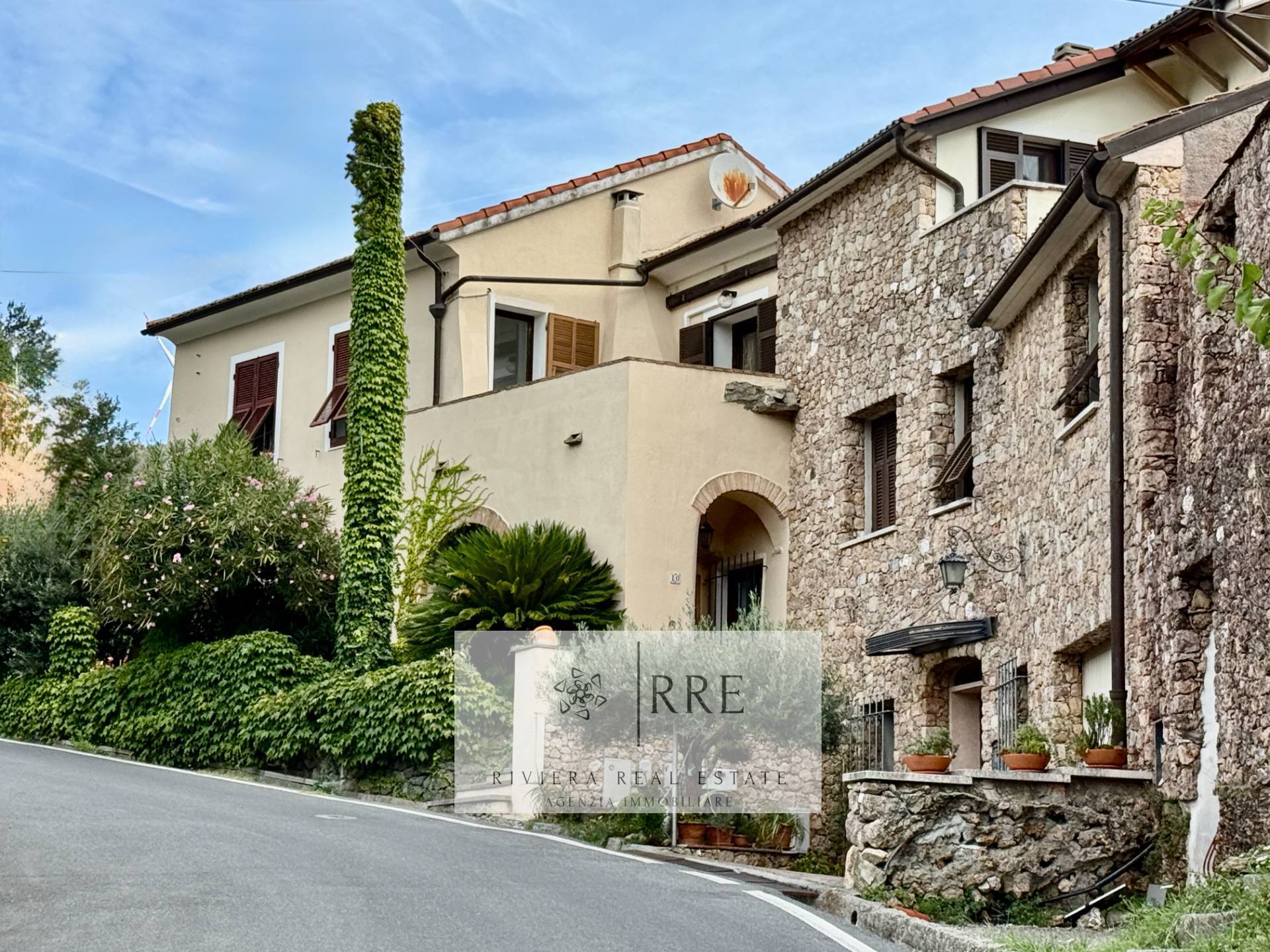 Prestigious historic detached house for sale in Vado