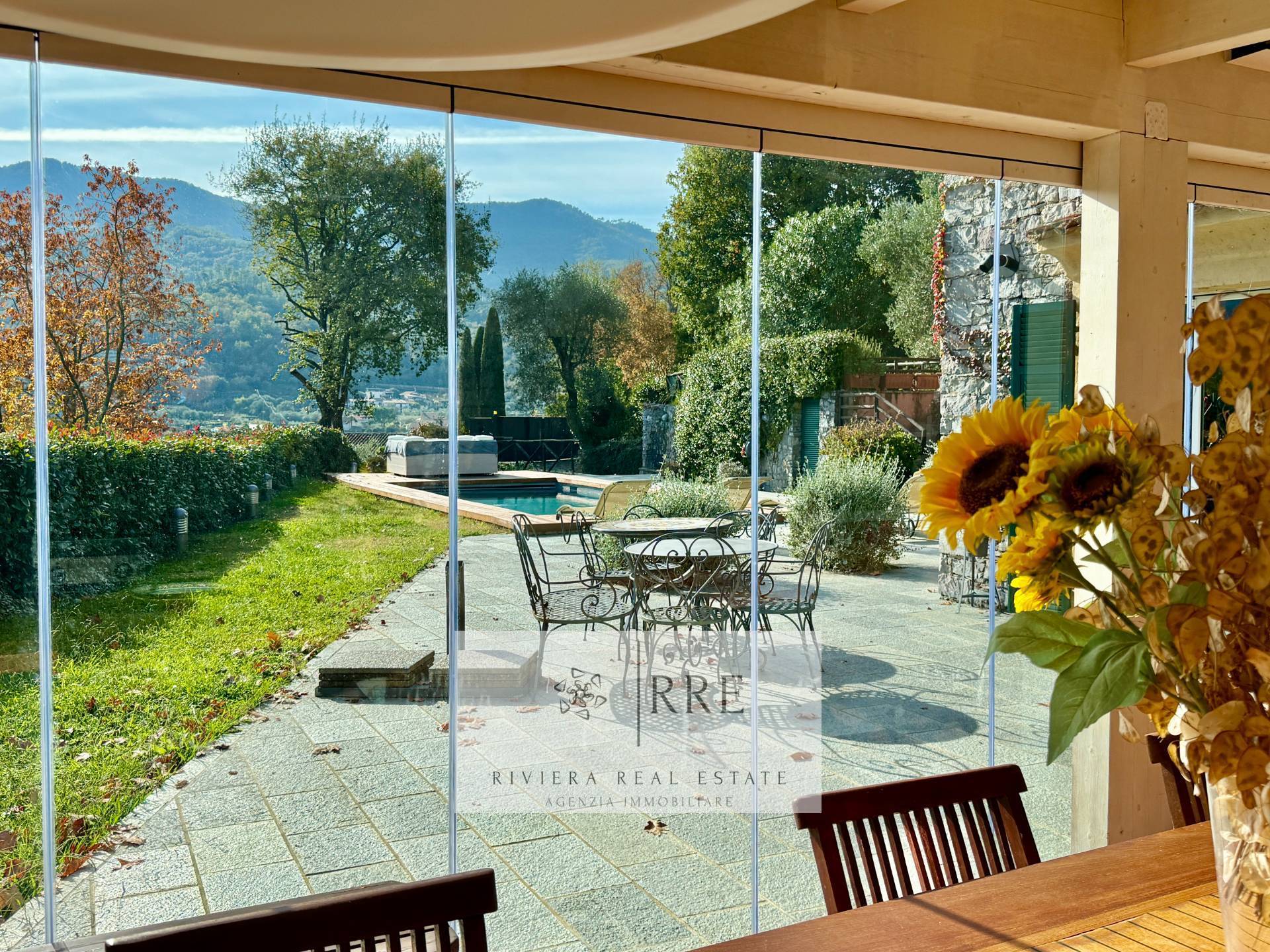 Spectacular villa in Golf Club in Garlenda with Swimmingpool