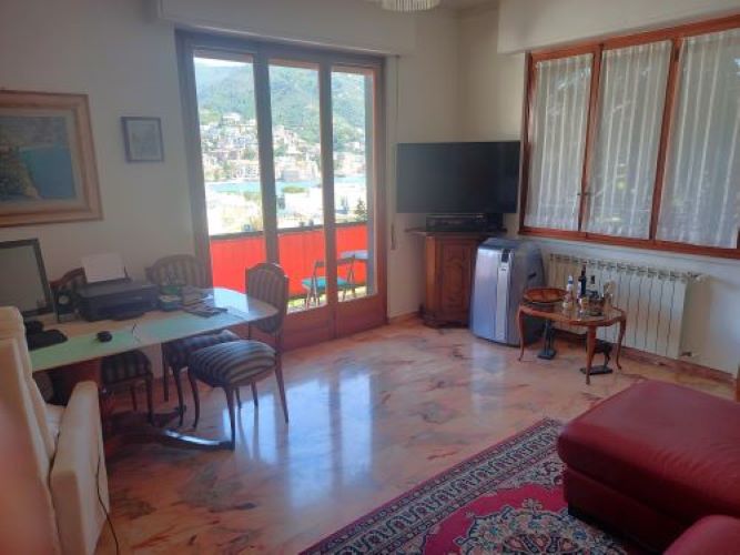 Penthouse with sea views of the Gulf of Rapallo, a stone’s throw from the marina and beaches in Rapallo, Via Vespucci