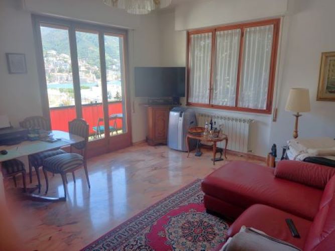 Penthouse with sea views of the Gulf of Rapallo, a stone’s throw from the marina and beaches in Rapallo, Via Vespucci