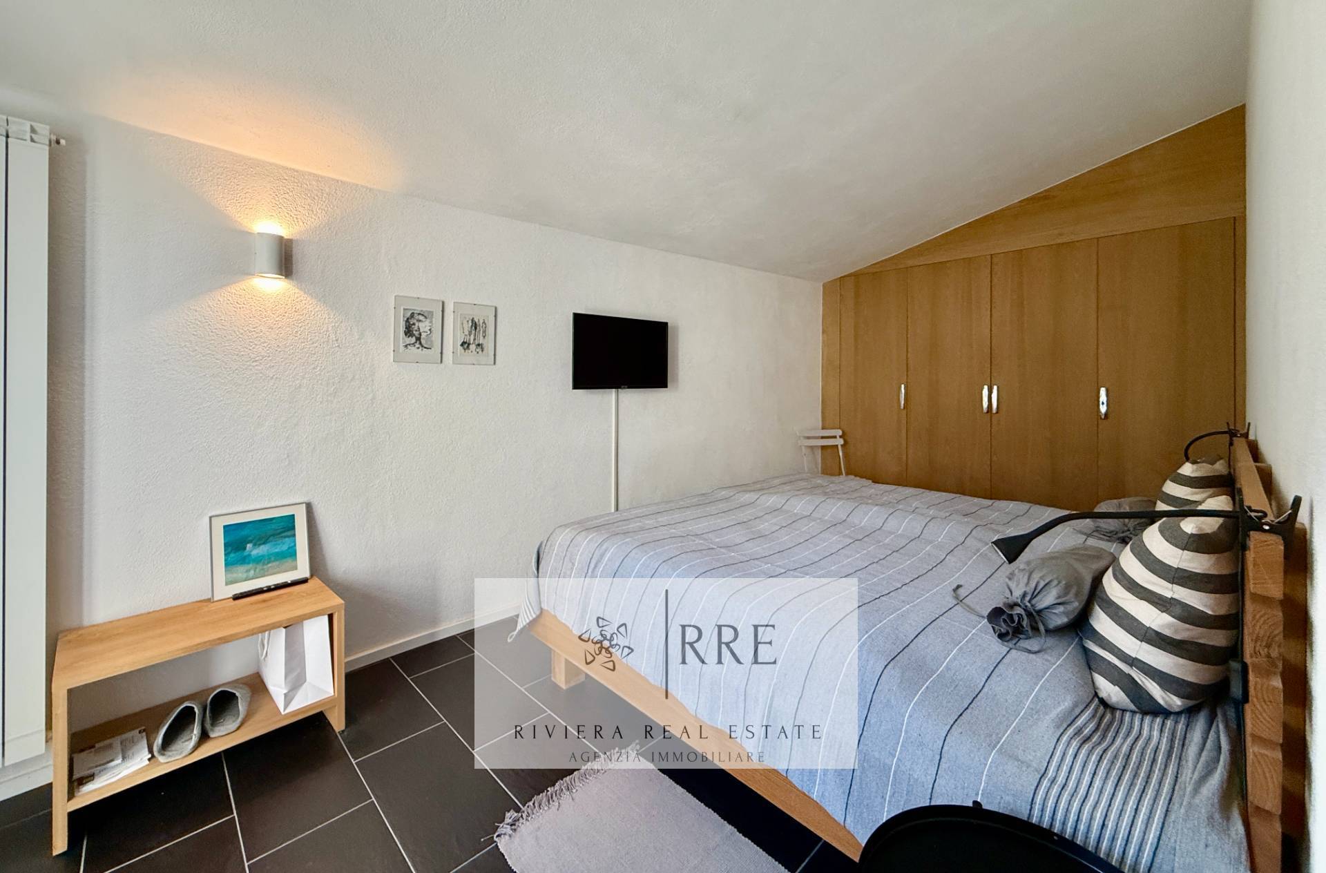 Semi-detached house with terrace overlooking the valley in Aquila d’Arroscia