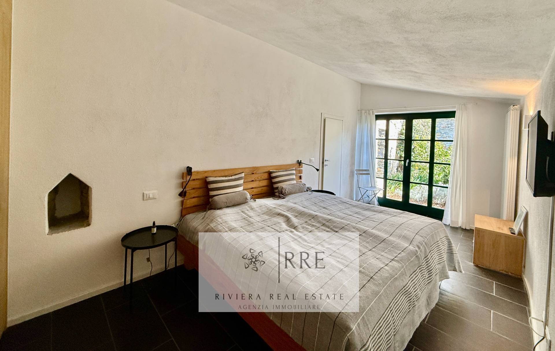 Semi-detached house with terrace overlooking the valley in Aquila d’Arroscia