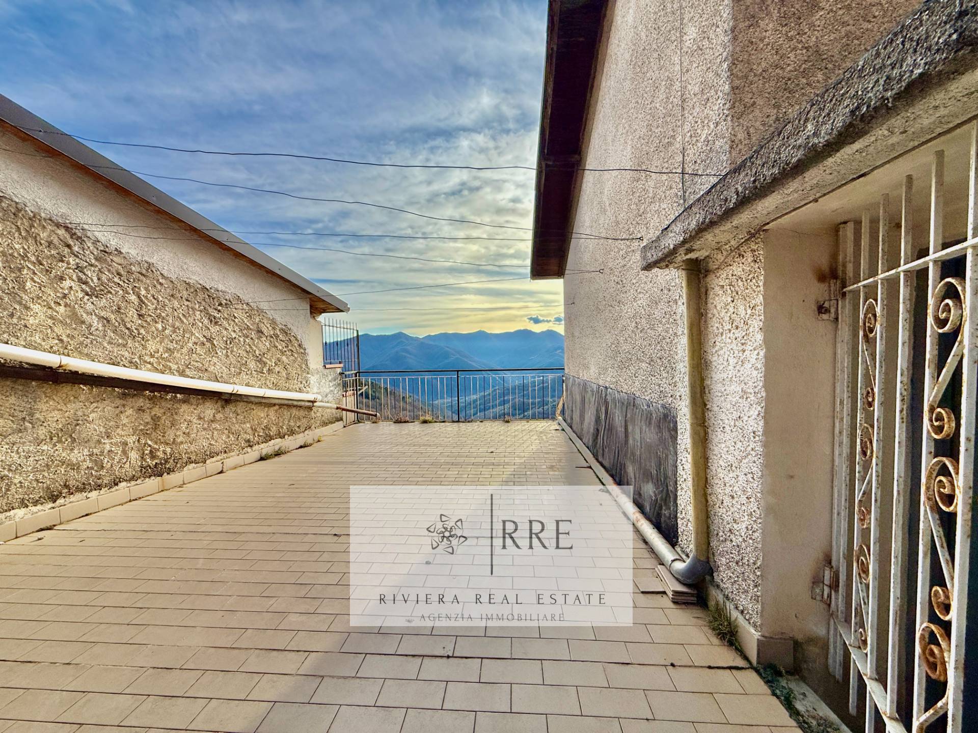 Semi-detached house with breathtaking views for sale in Aquila d’Arroscia