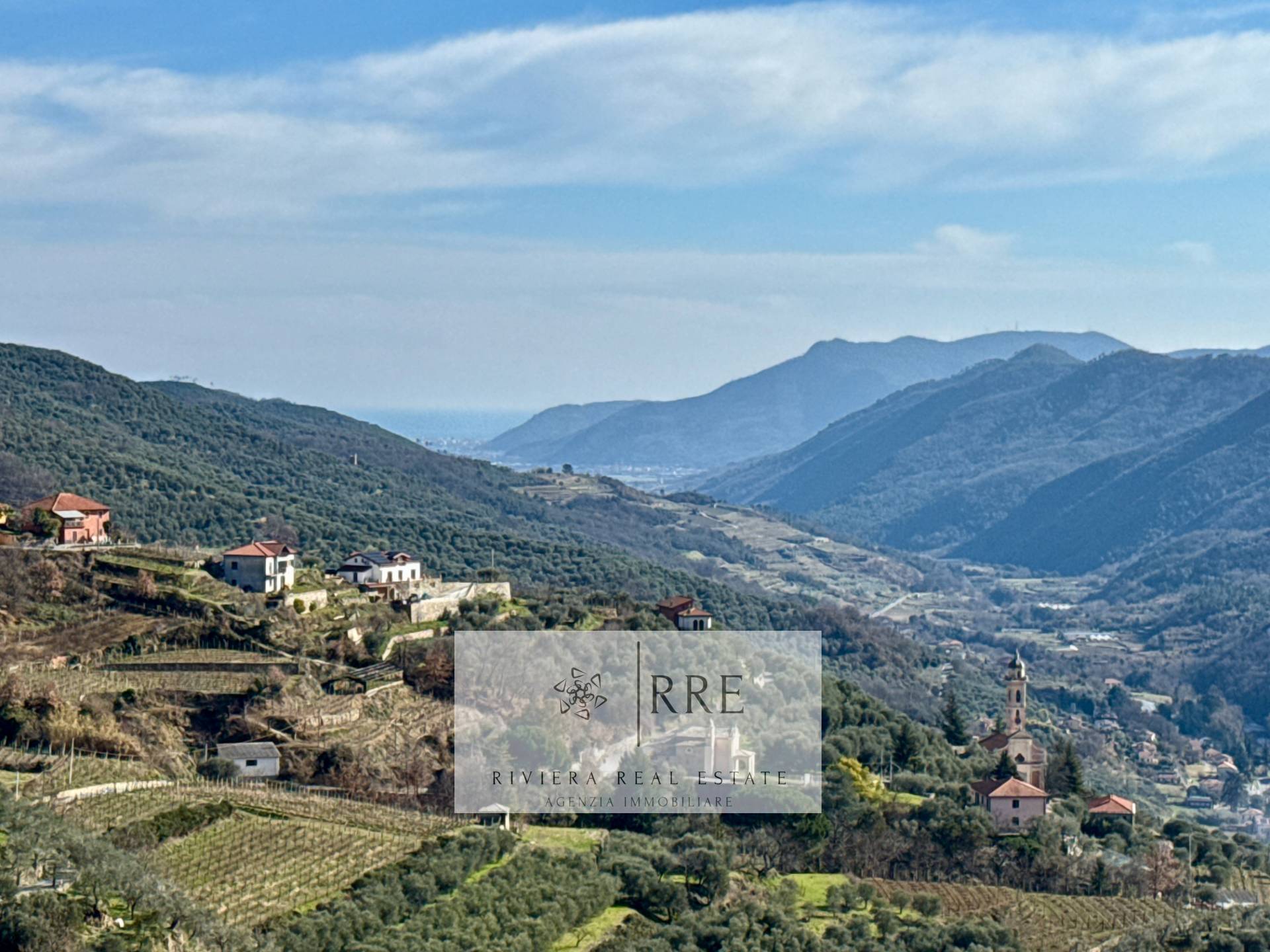 Semi-detached house with terrace overlooking the valley in Aquila d’Arroscia