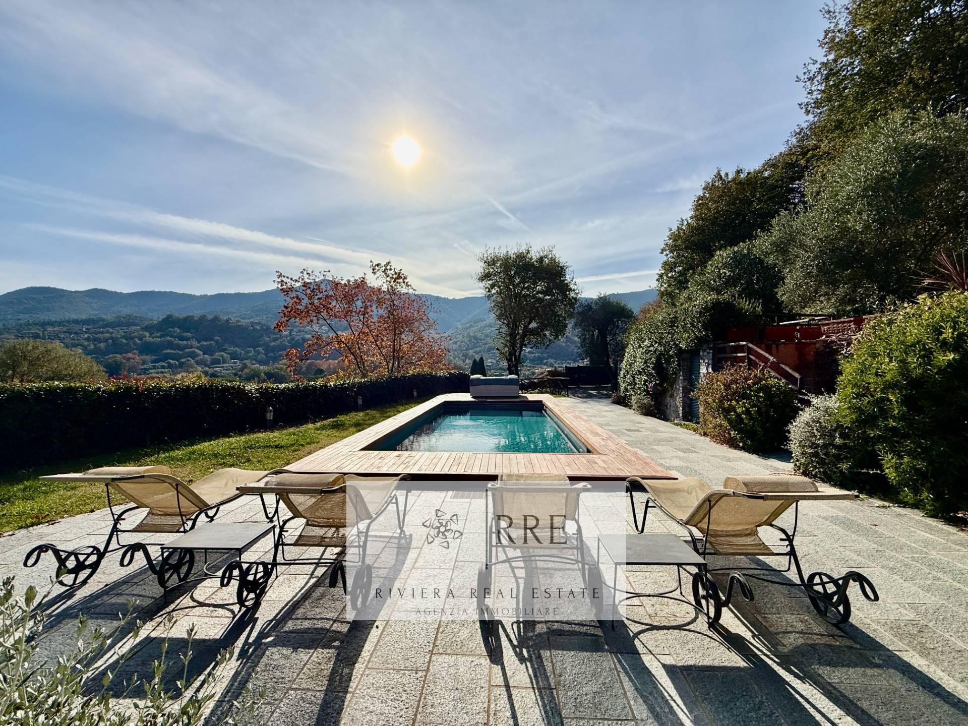 Spectacular villa in Golf Club in Garlenda with Swimmingpool