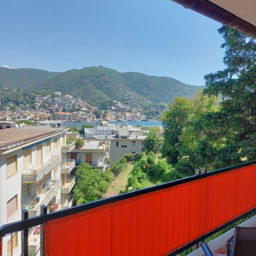 Penthouse with sea views of the Gulf of Rapallo, a stone’s throw from the marina and beaches in Rapallo, Via Vespucci